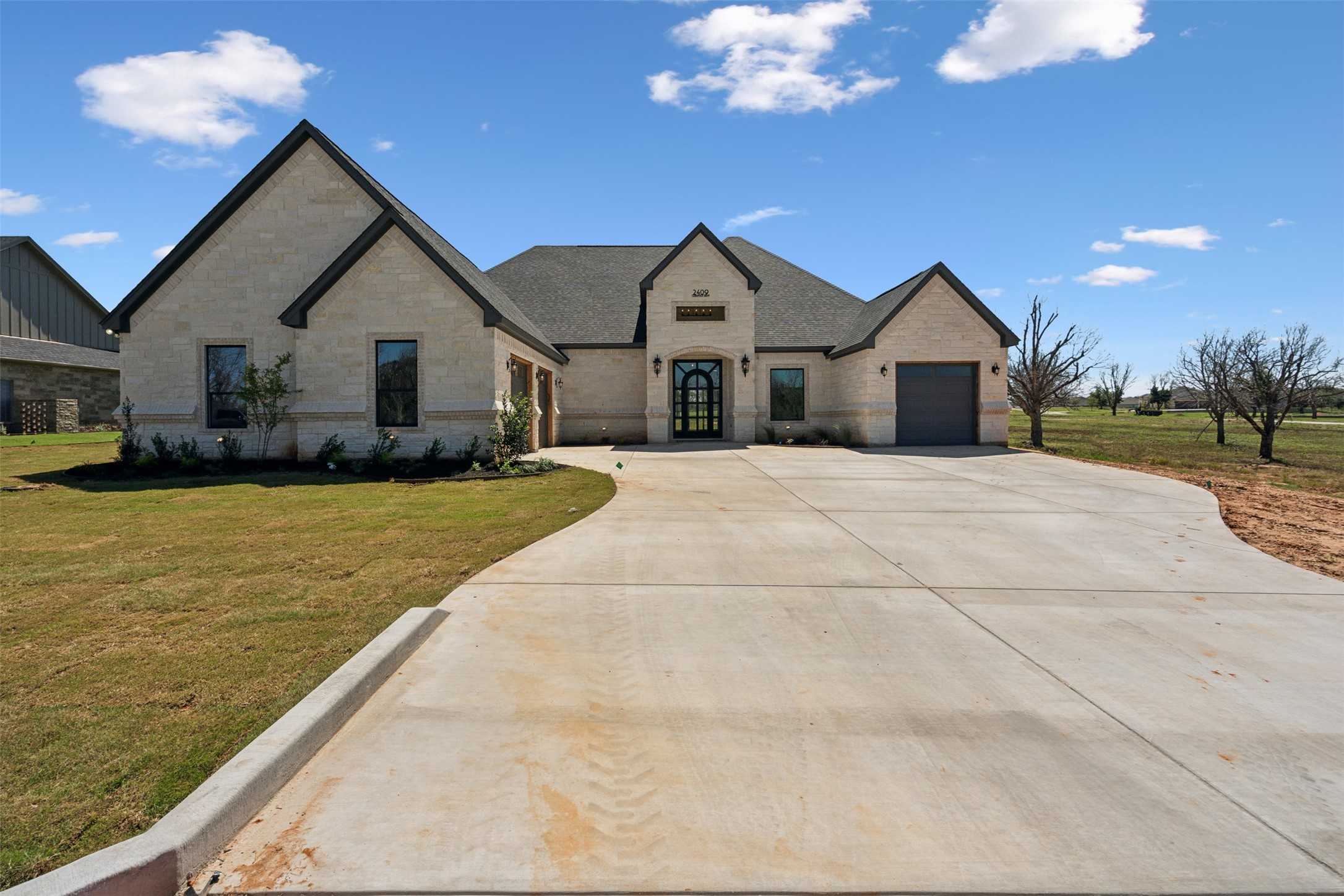 photo 3: 2409 Candlestick Drive, Granbury TX 76049