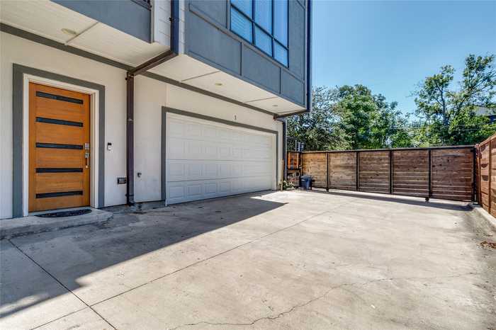 photo 2: 4415 Munger Avenue, Dallas TX 75204