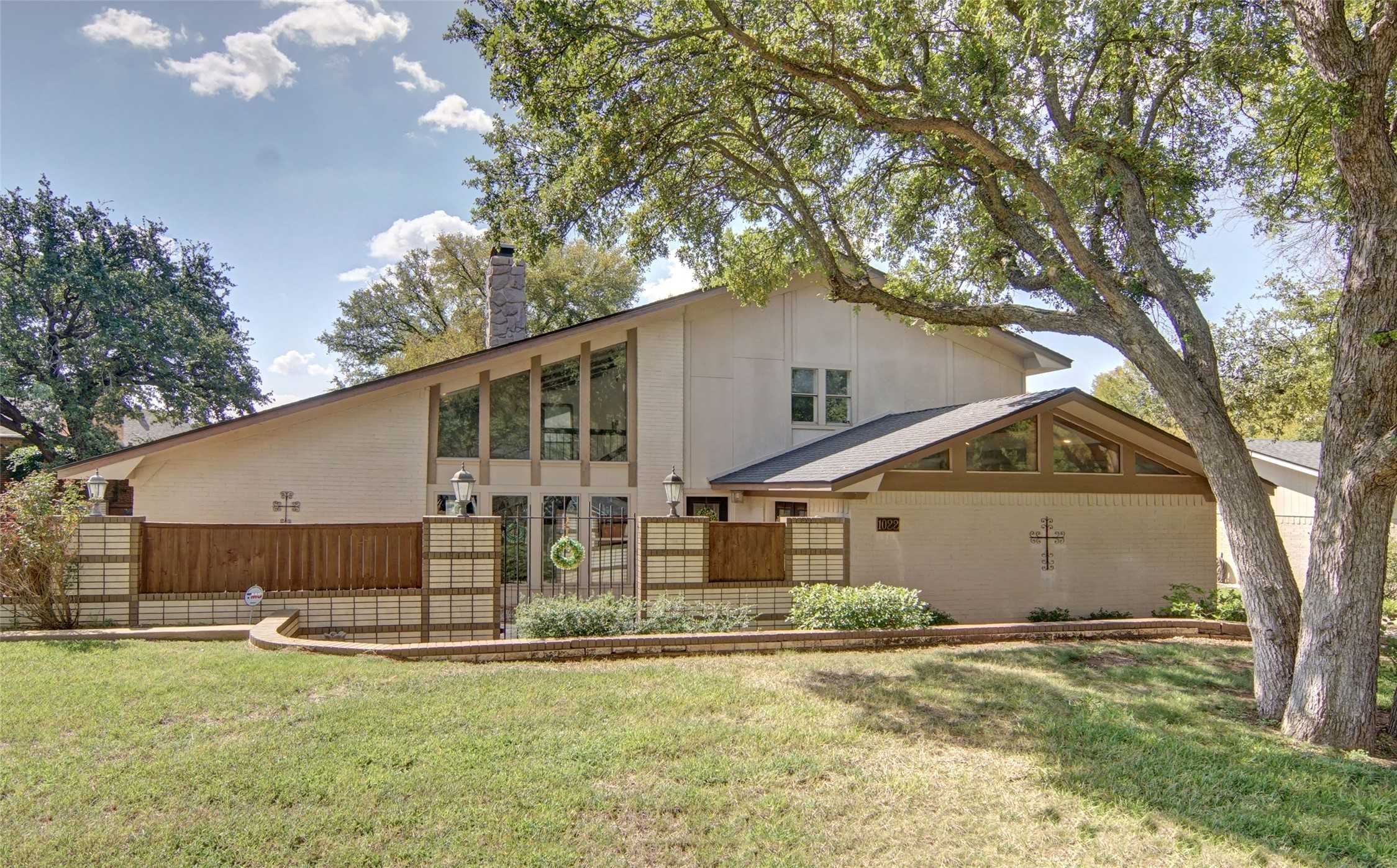 photo 1: 1022 Kintner Drive, Graham TX 76450