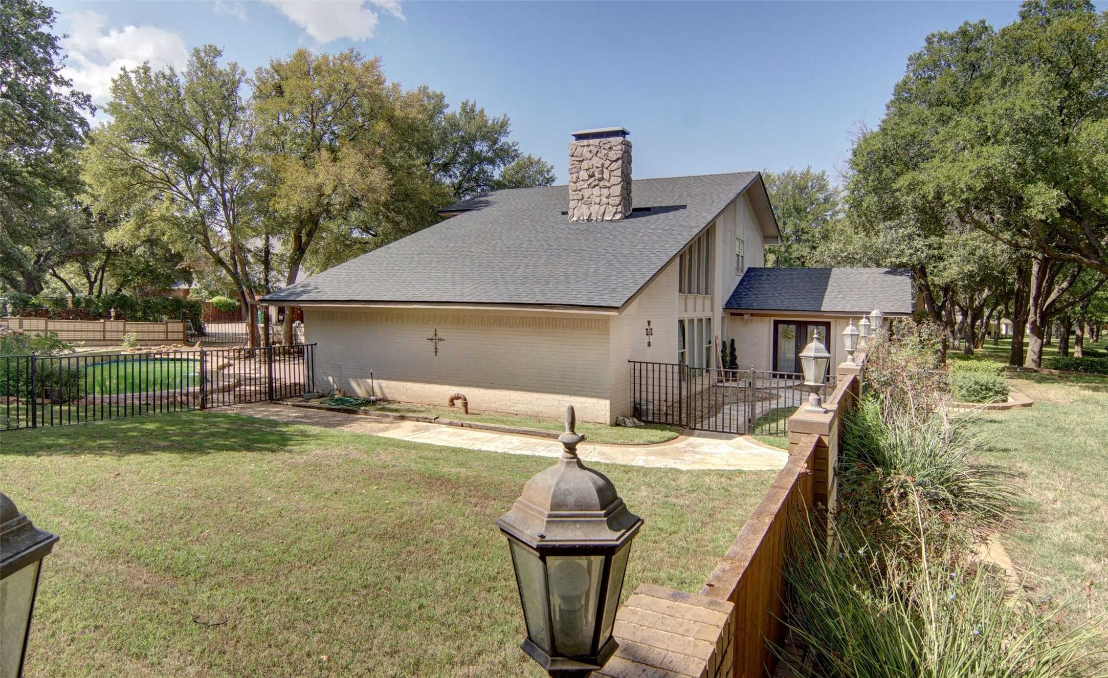 photo 2: 1022 Kintner Drive, Graham TX 76450