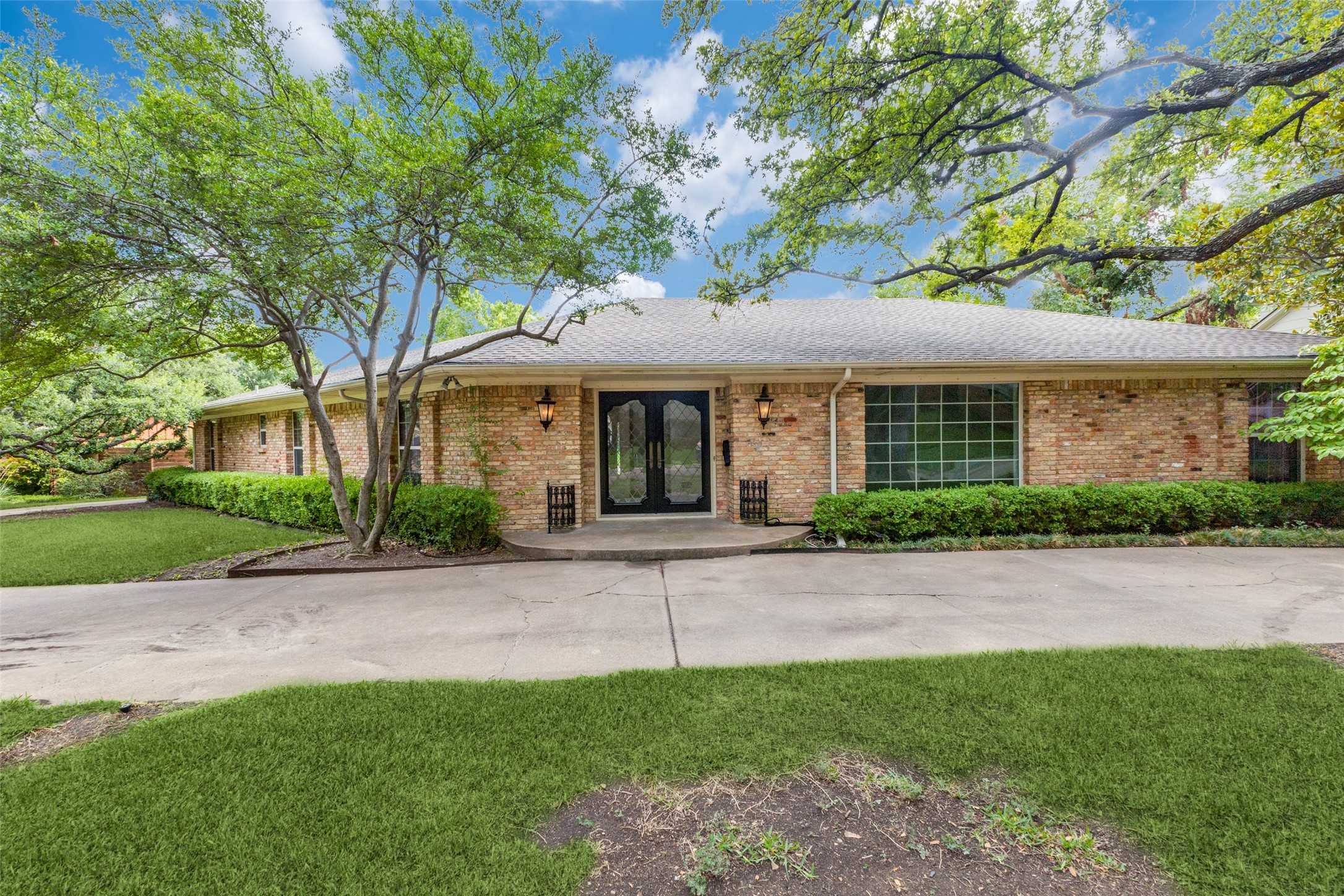 photo 1: 6176 Brandeis Lane, Dallas TX 75214