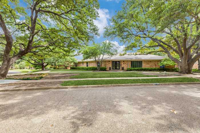 photo 2: 6176 Brandeis Lane, Dallas TX 75214