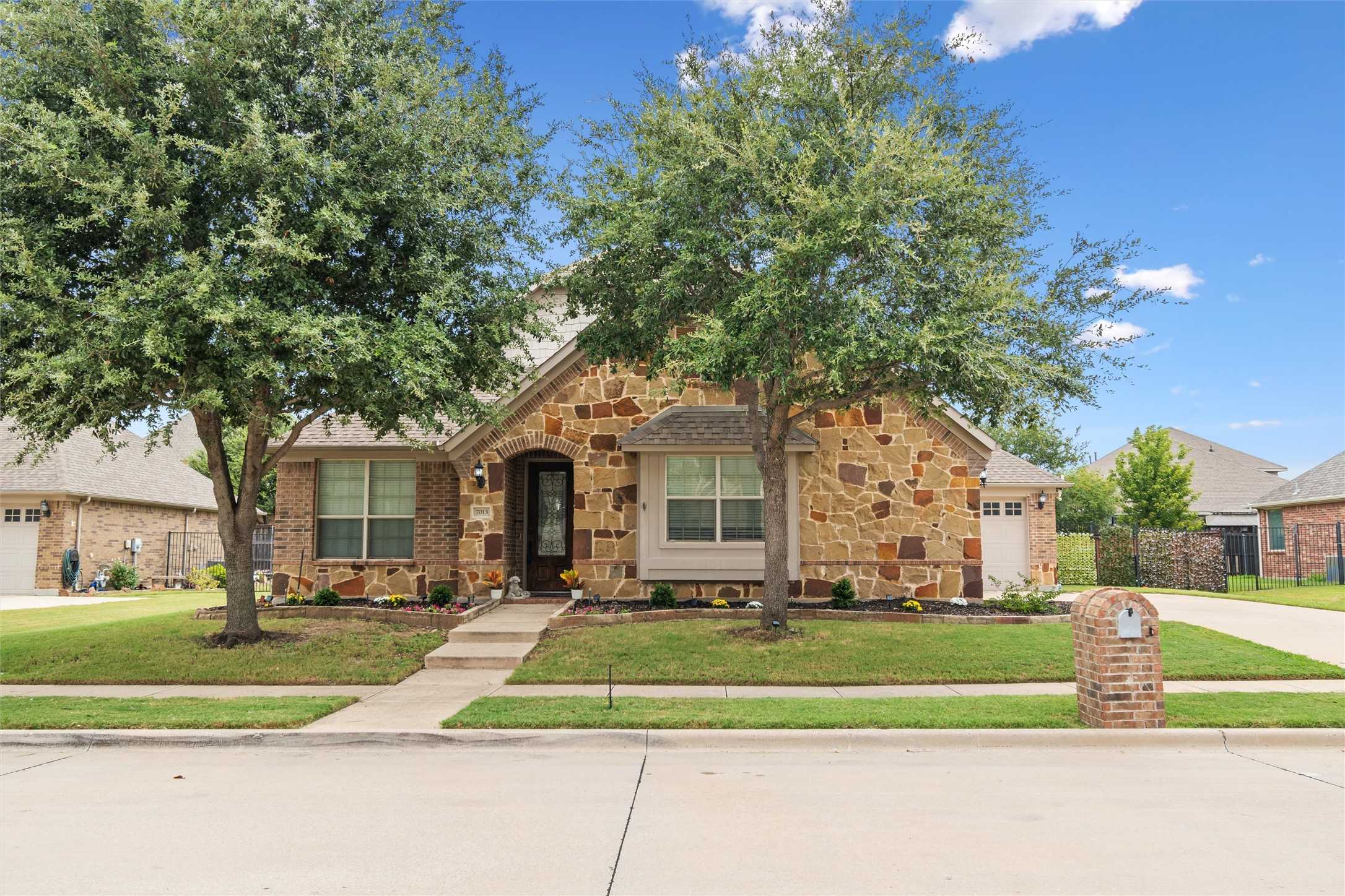 photo 3: 7013 Four Sixes Ranch Road, North Richland Hills TX 76182