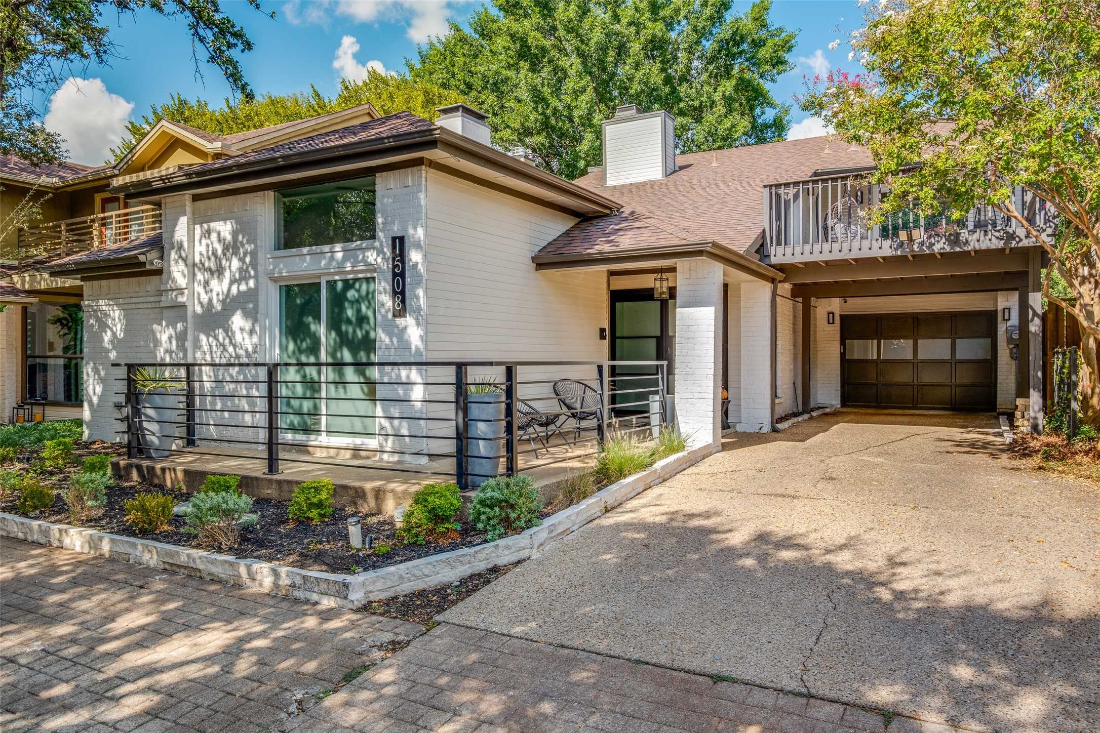 photo 1: 1508 Spenwick Terrace, Dallas TX 75204