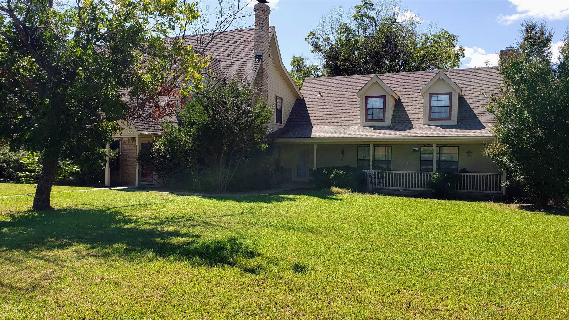 photo 2: 1440 S Keller Road, Mineral Wells TX 76067