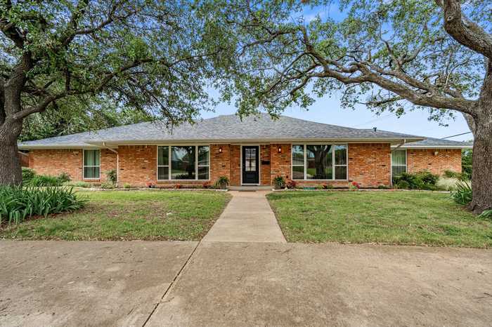 photo 2: 3708 Waldorf Drive, Dallas TX 75229