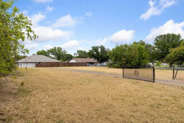 photo 23: 333 Creekwood Drive, Lancaster TX 75146