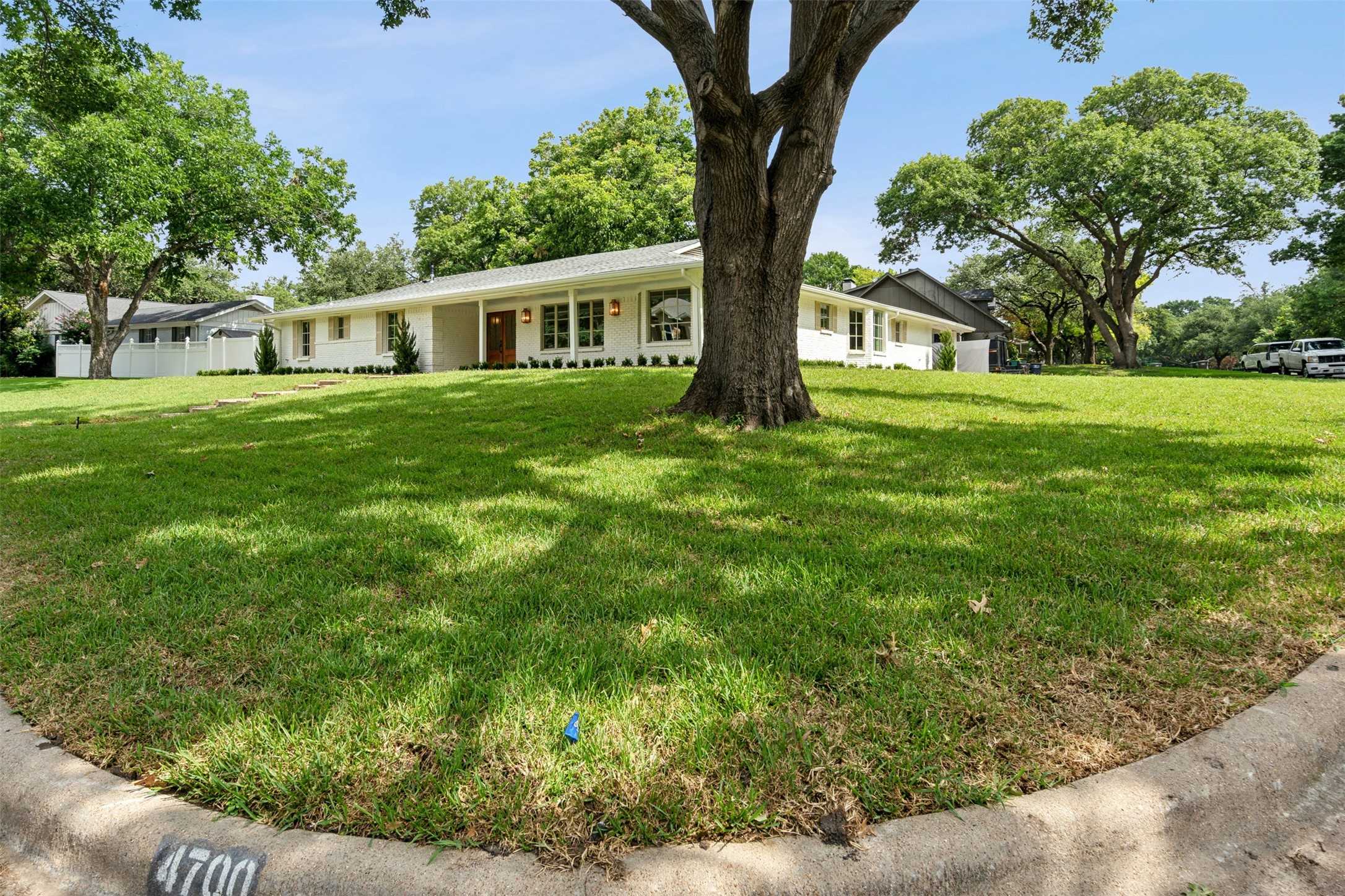 photo 3: 4700 Fieldcrest Drive, Fort Worth TX 76109