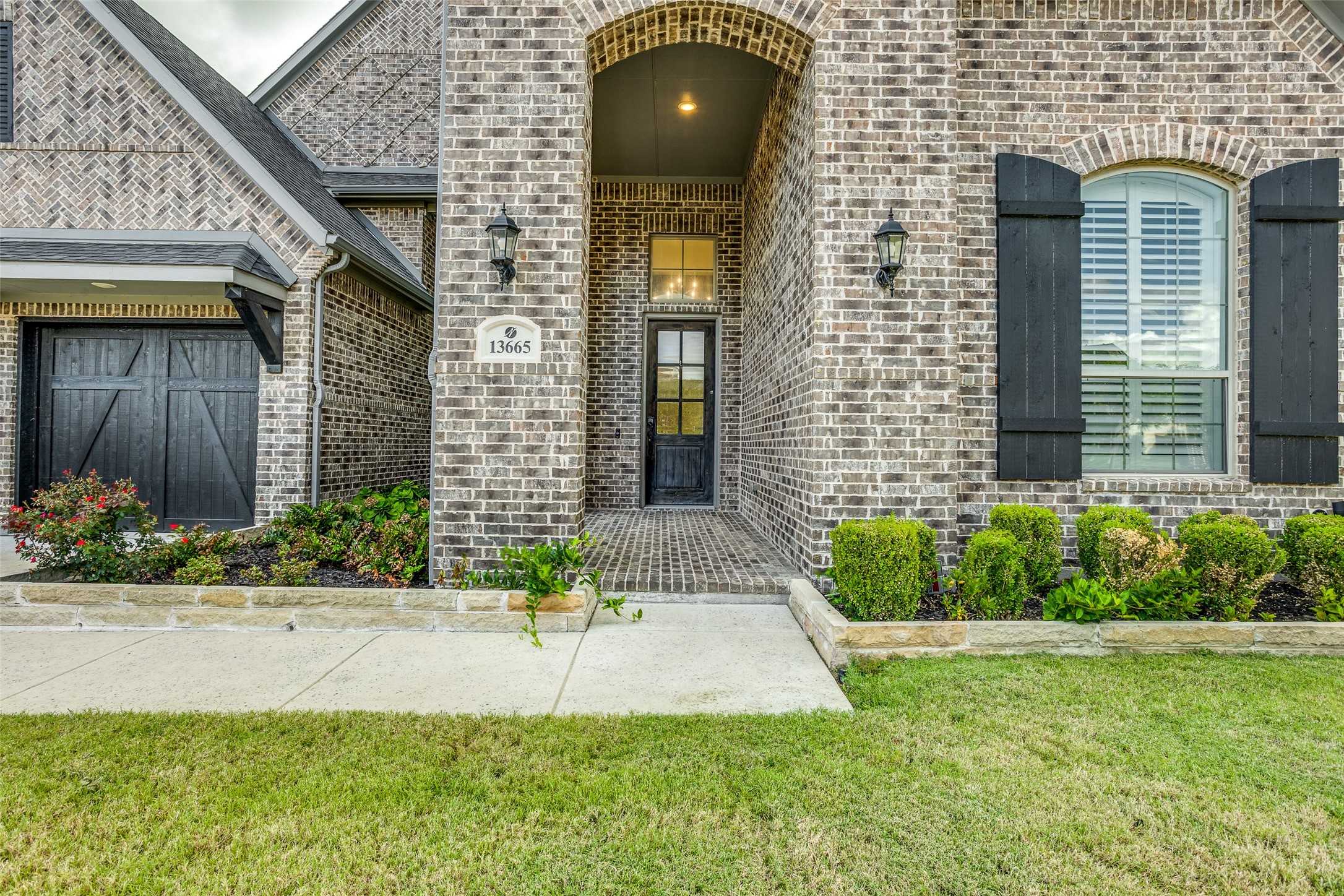 photo 2: 13665 Woodford Lane, Frisco TX 75035