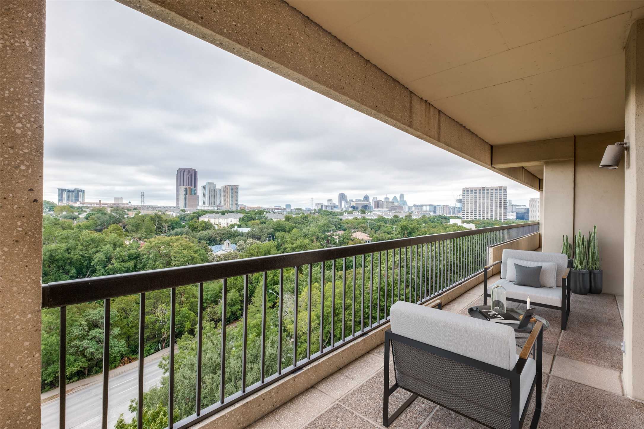 photo 2: 3831 Turtle Creek Boulevard, Dallas TX 75219