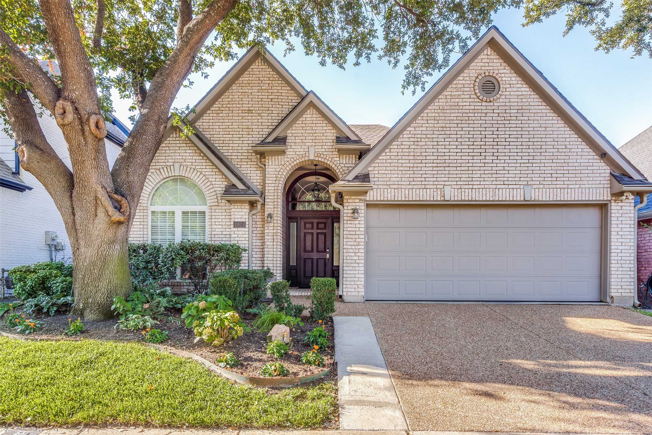 photo 1: 4024 Azure Lane, Addison TX 75001