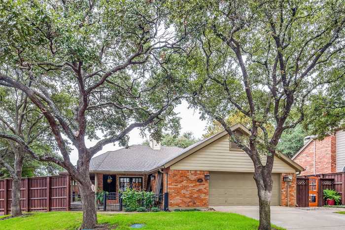 photo 1: 4102 Azure Lane, Addison TX 75001