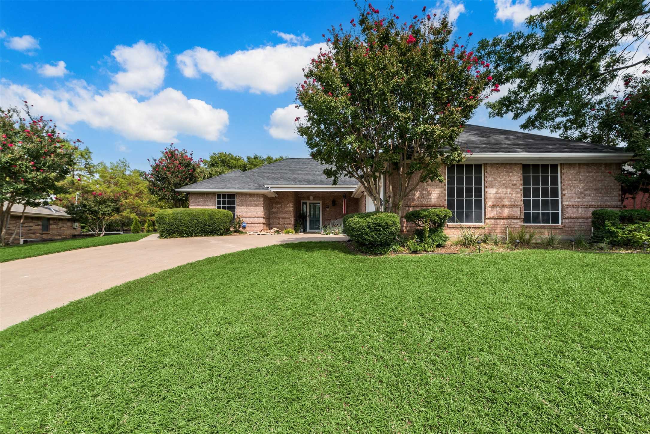 photo 1: 600 Valleyridge Court, Decatur TX 76234