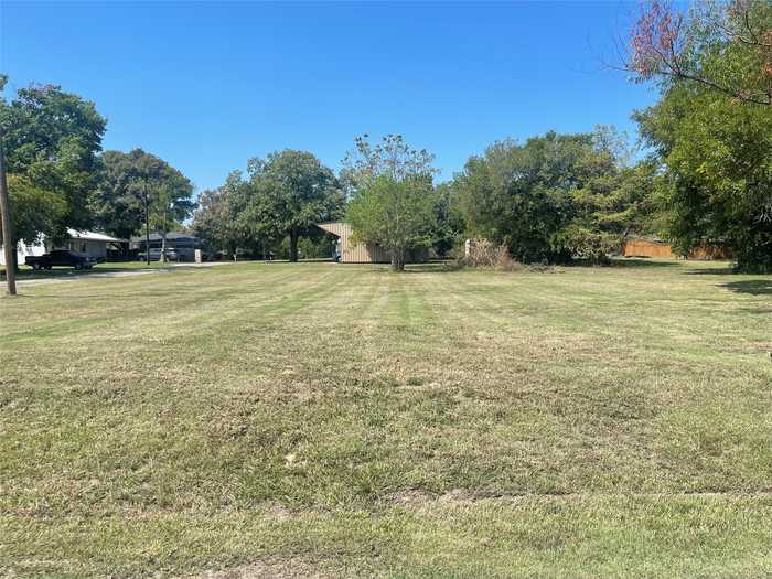 photo 1: 700 W Turner Street, Wolfe City TX 75496