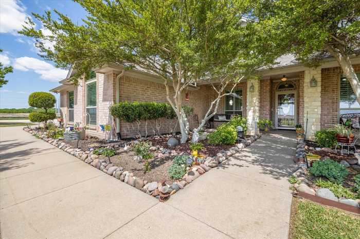 photo 2: 11621 Willow Springs Road, Fort Worth TX 76052