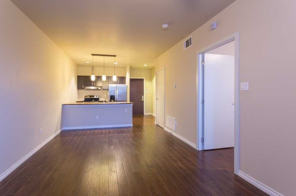 photo 3: 1100 W Trinity Mills Road Unit 4033, Carrollton TX 75006