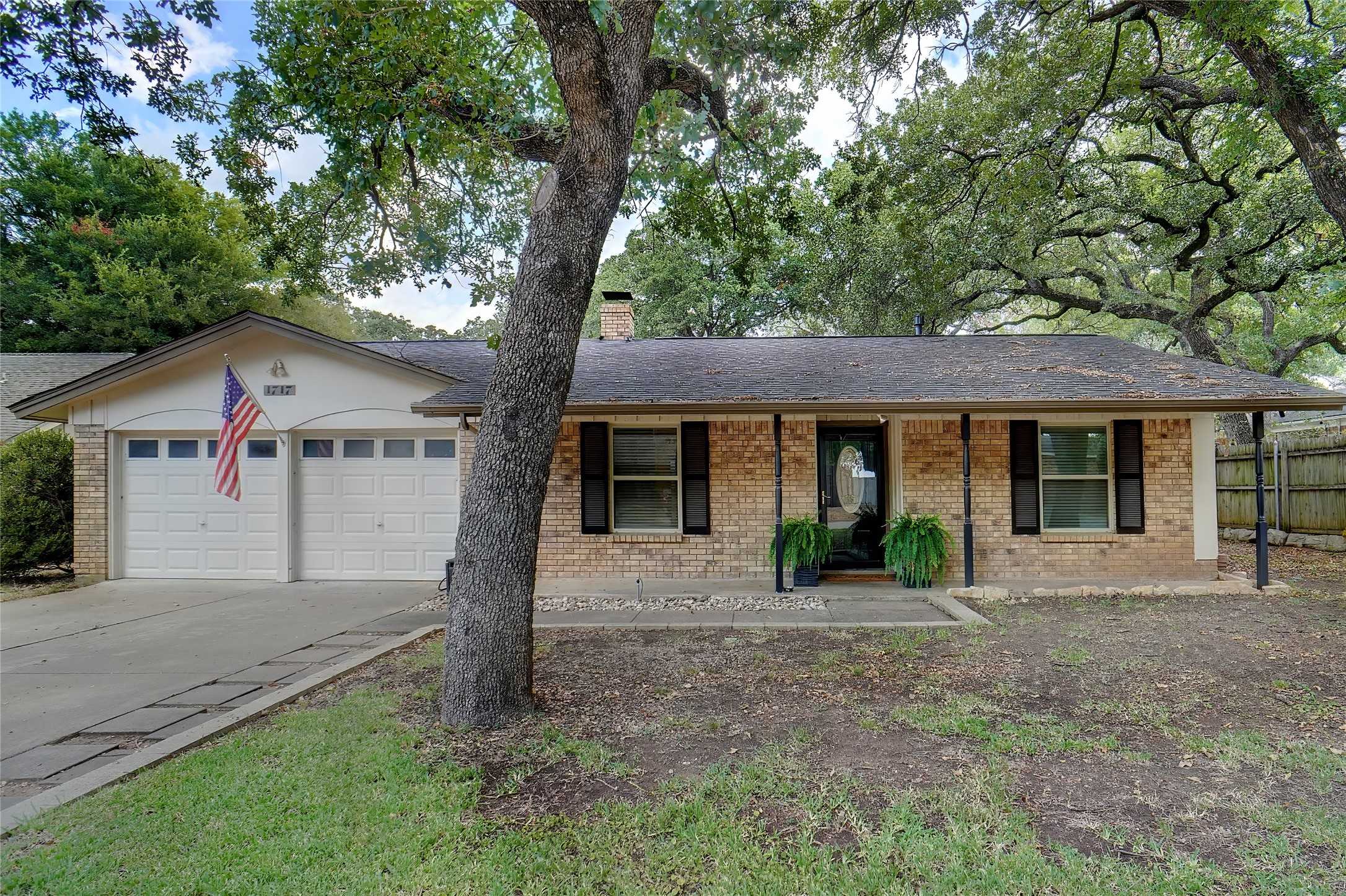 photo 1: 1717 Boston Avenue, Bridgeport TX 76426