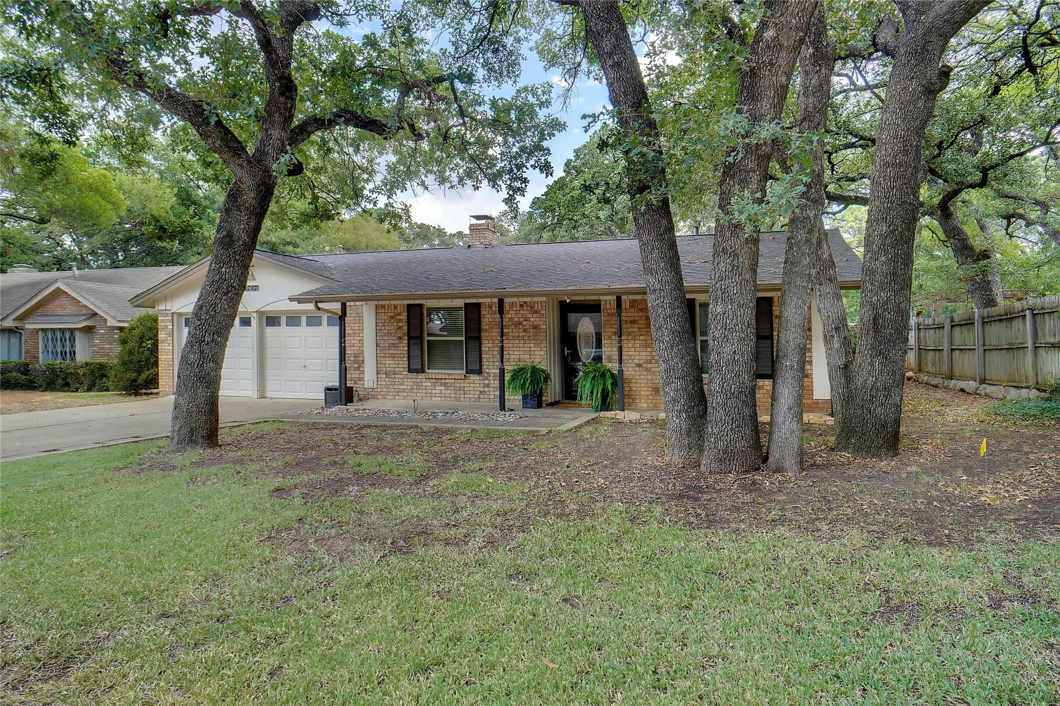 photo 2: 1717 Boston Avenue, Bridgeport TX 76426