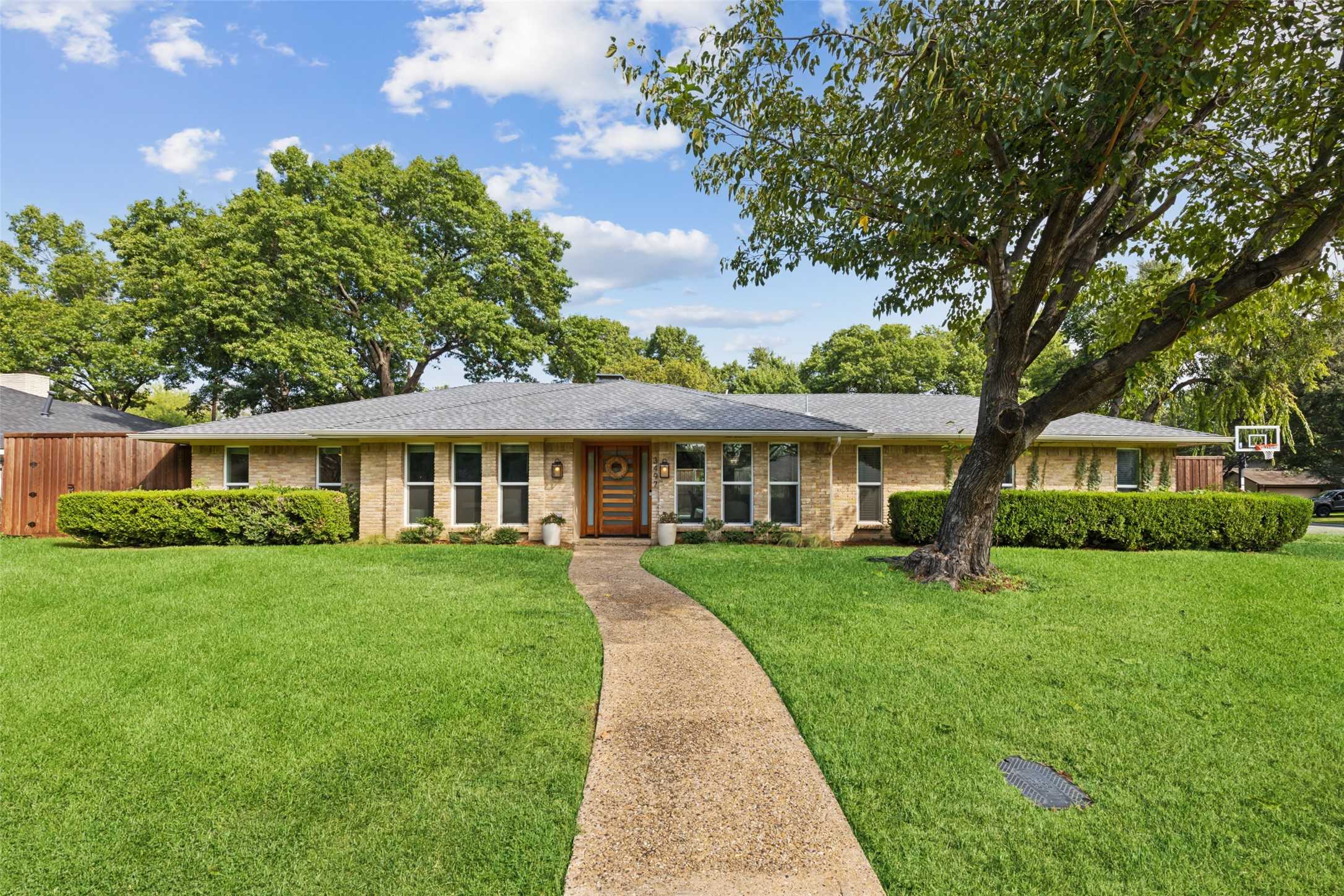 photo 3: 3497 Webb Garden Drive, Dallas TX 75229