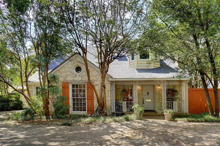 photo 1: 1521 El Campo Drive, Dallas TX 75218