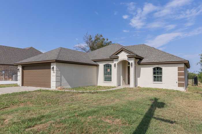 photo 1: 226 Lakeview Drive, Runaway Bay TX 76426