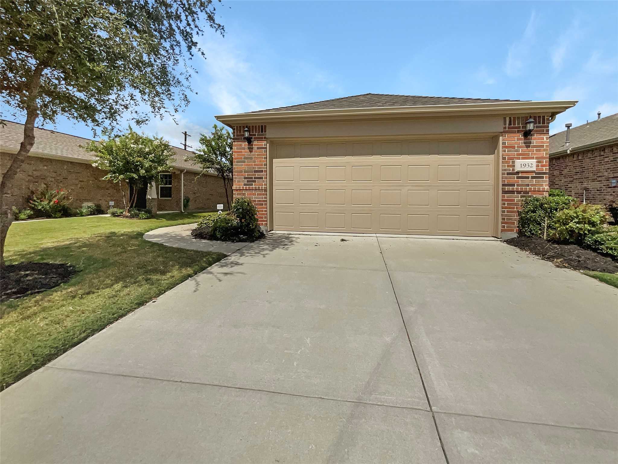 photo 1: 1932 Marsh Point Drive, Frisco TX 75036