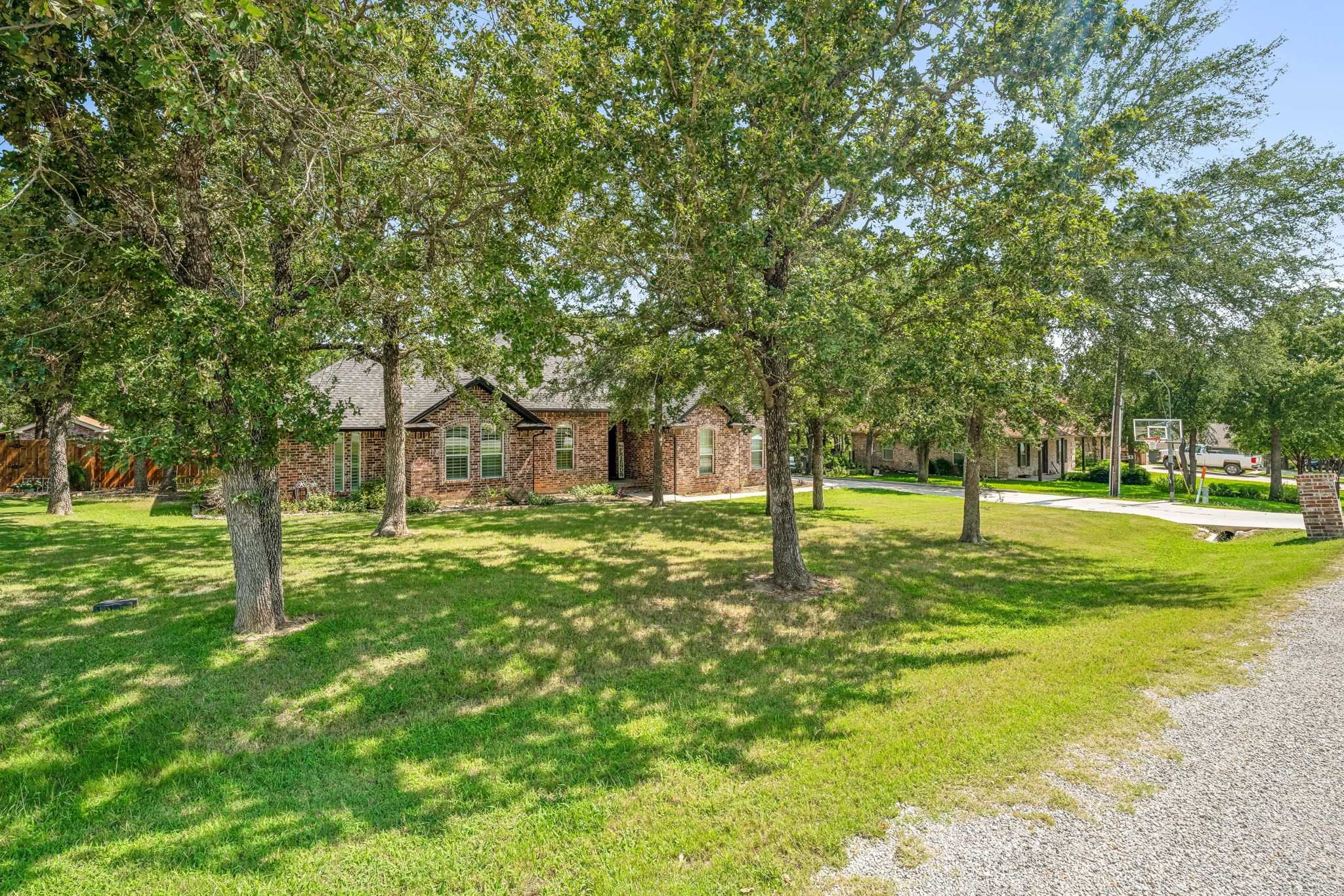 photo 3: 250 Bridle Path Drive, Stephenville TX 76401