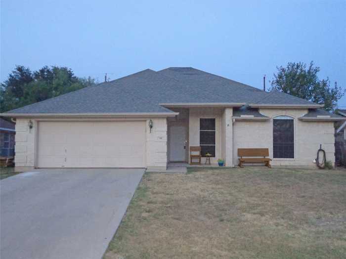 photo 1: 411 Lakeshore Drive, Runaway Bay TX 76426