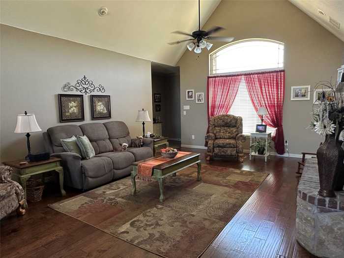 photo 2: 2105 Hills Court, Stephenville TX 76401