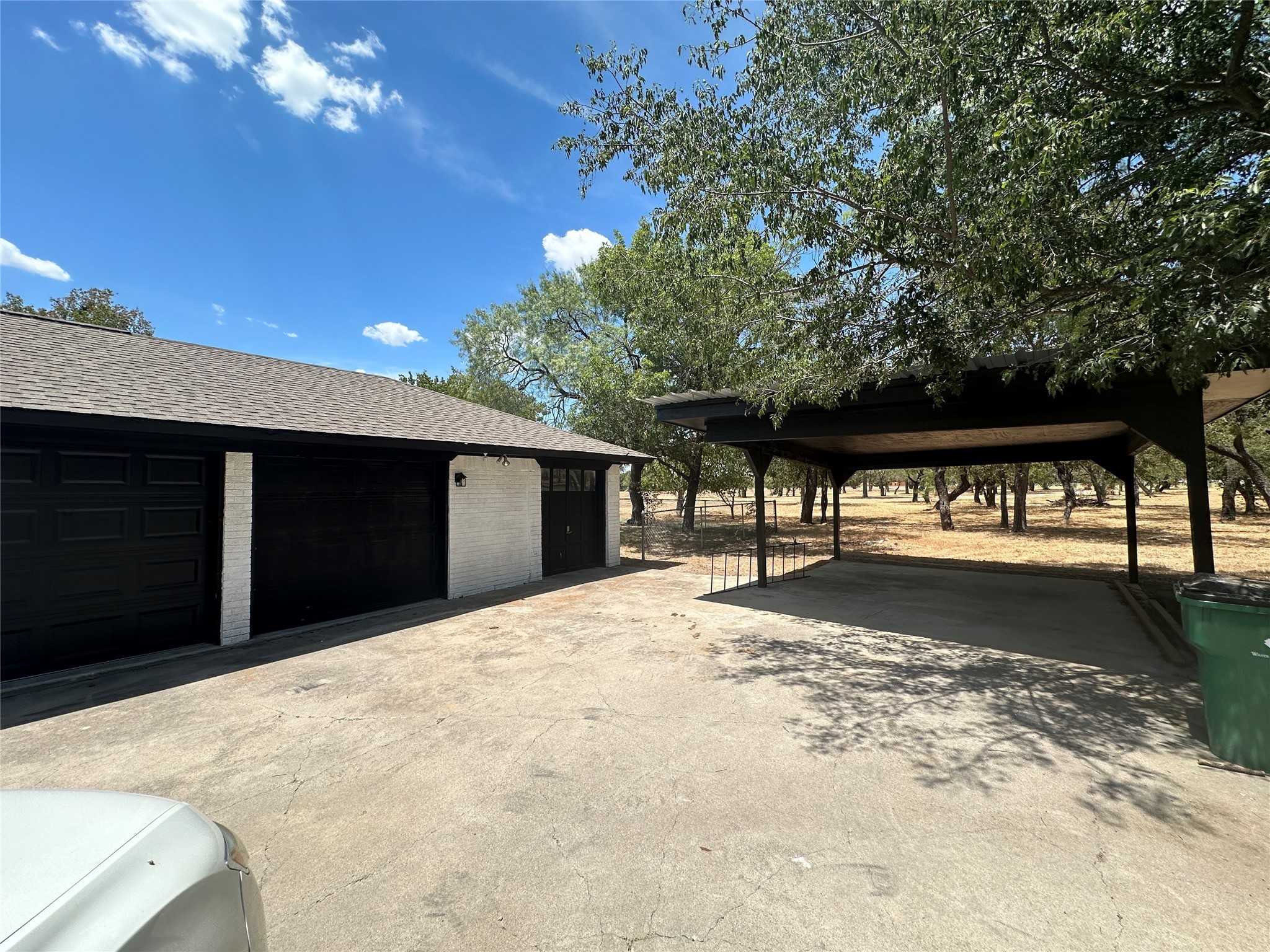 photo 3: 100 Bluebird Lane, Runaway Bay TX 76426