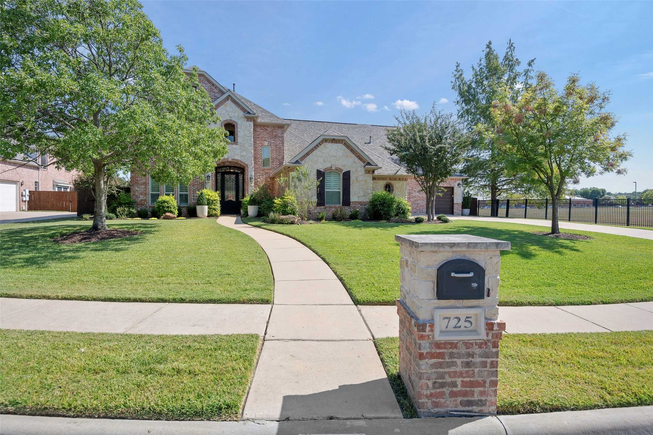 photo 2: 725 Meandering Woods Drive, Keller TX 76248