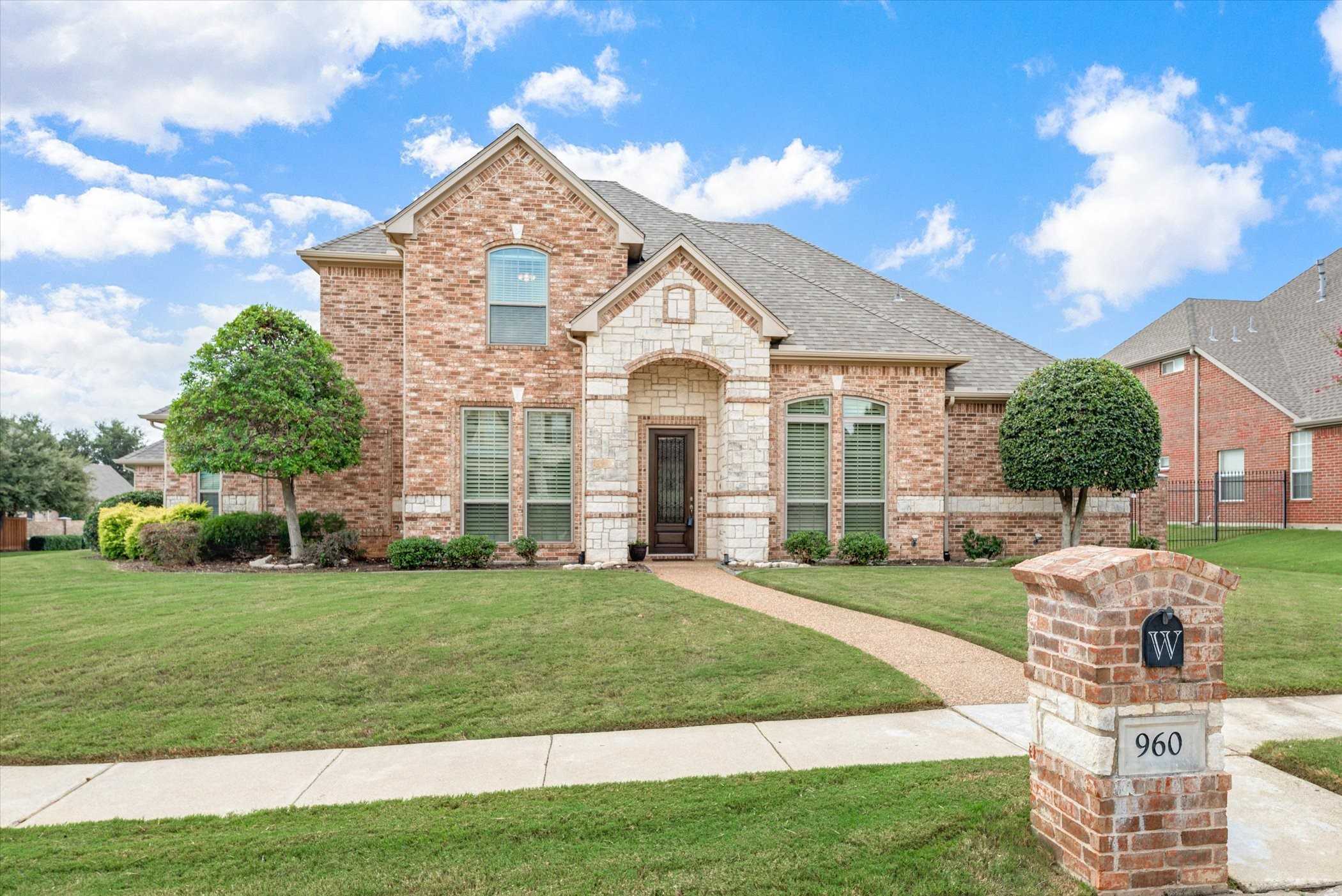 photo 1: 960 Waterbury Way, Keller TX 76248