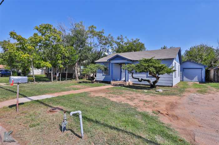 photo 2: 2201 Ross Avenue, Abilene TX 79605