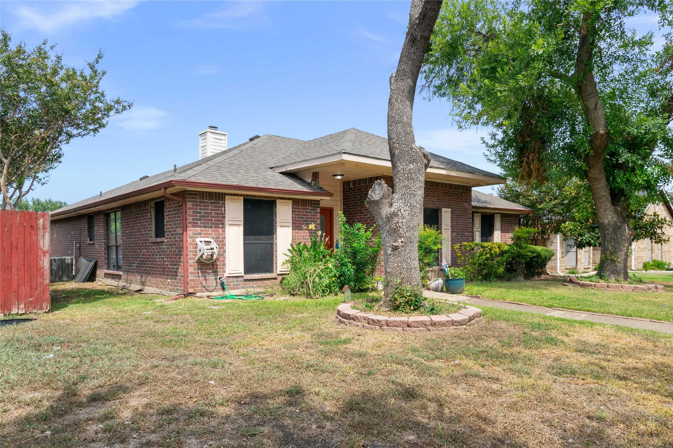 photo 2: 1011 Dandelion Drive, Mesquite TX 75149