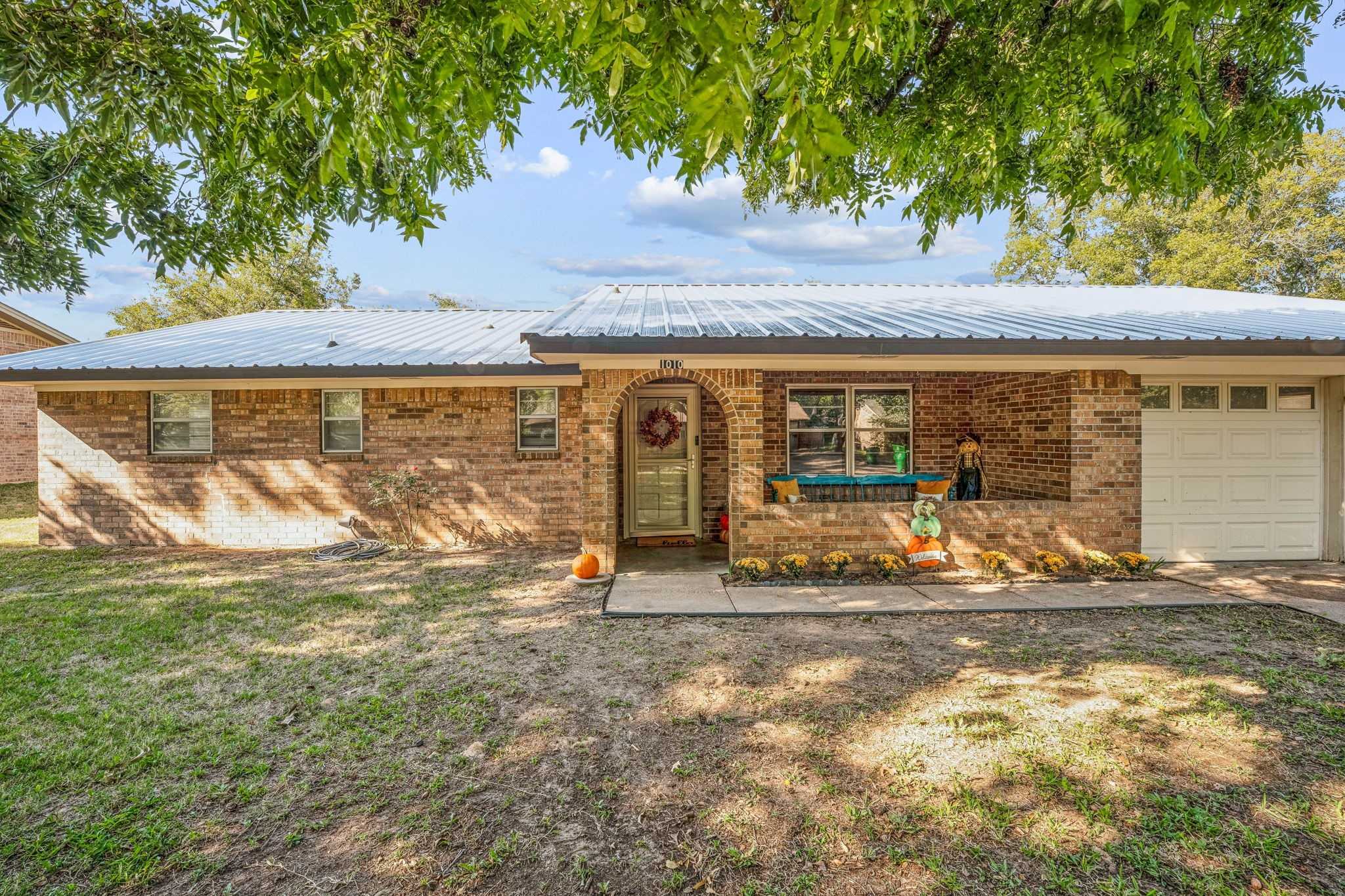 photo 3: 1010 Meadowlark Lane, Stephenville TX 76401