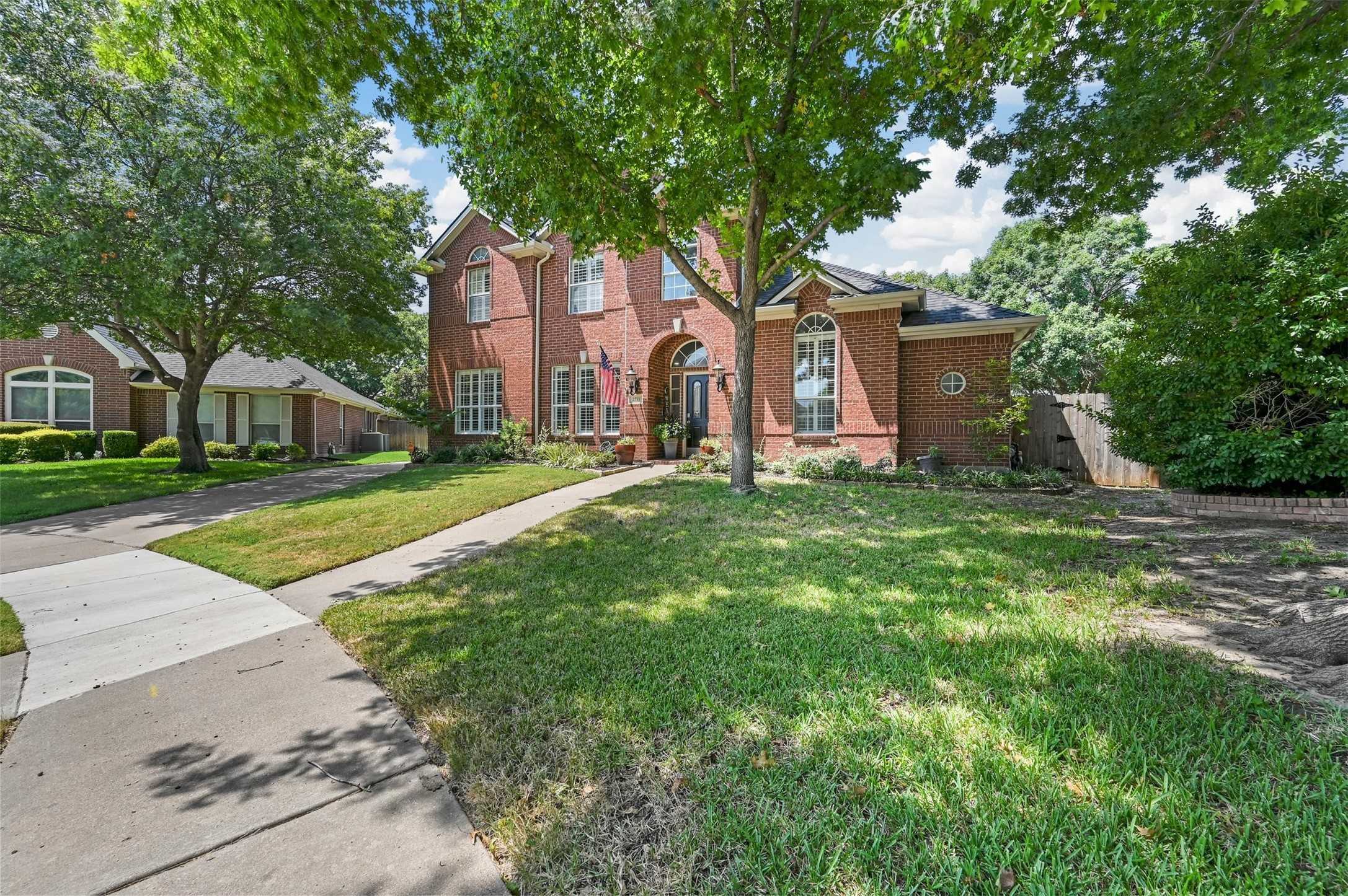 photo 2: 2711 Country Glen Court, Keller TX 76248