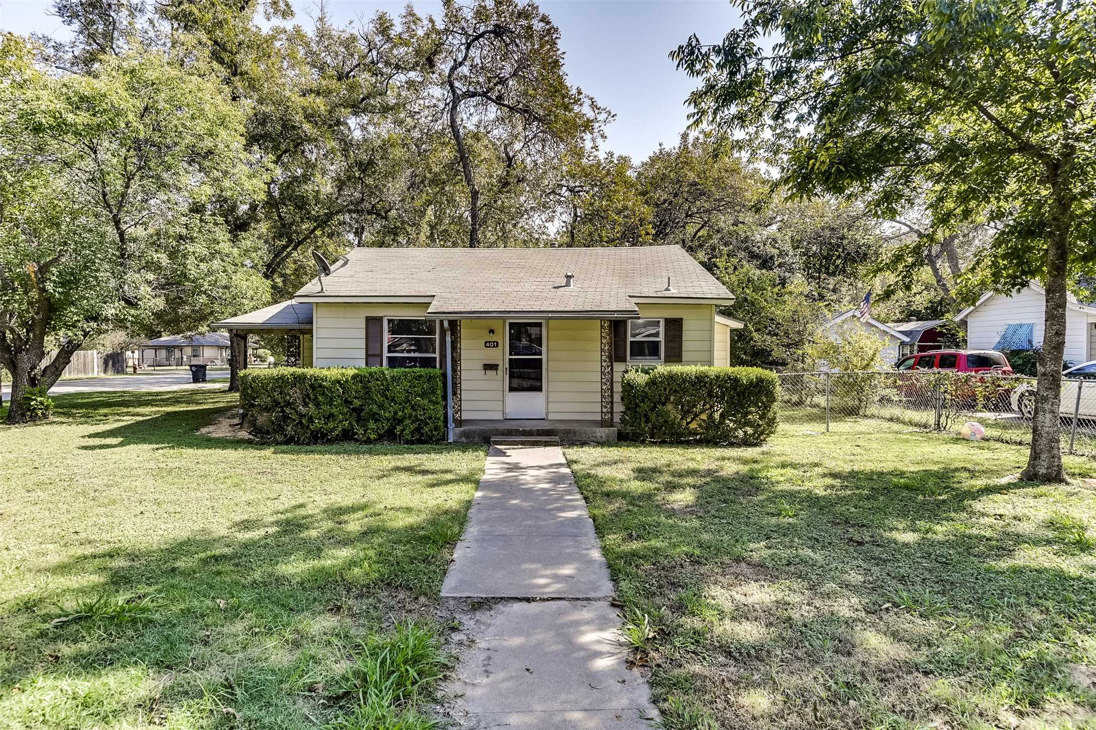 photo 3: 401 Turner Street, Cleburne TX 76033