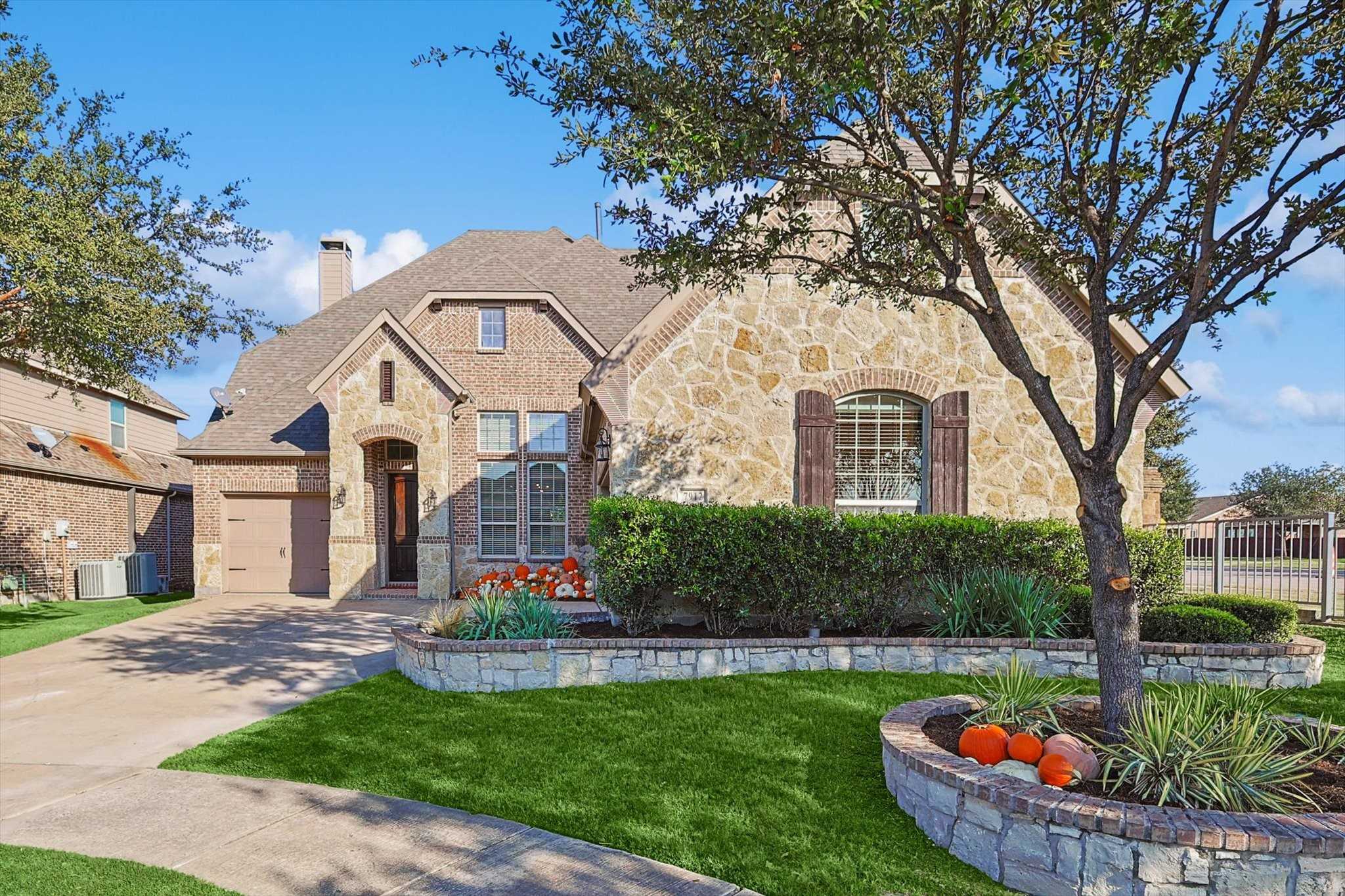 photo 1: 7912 Cherry Springs Court, Frisco TX 75036