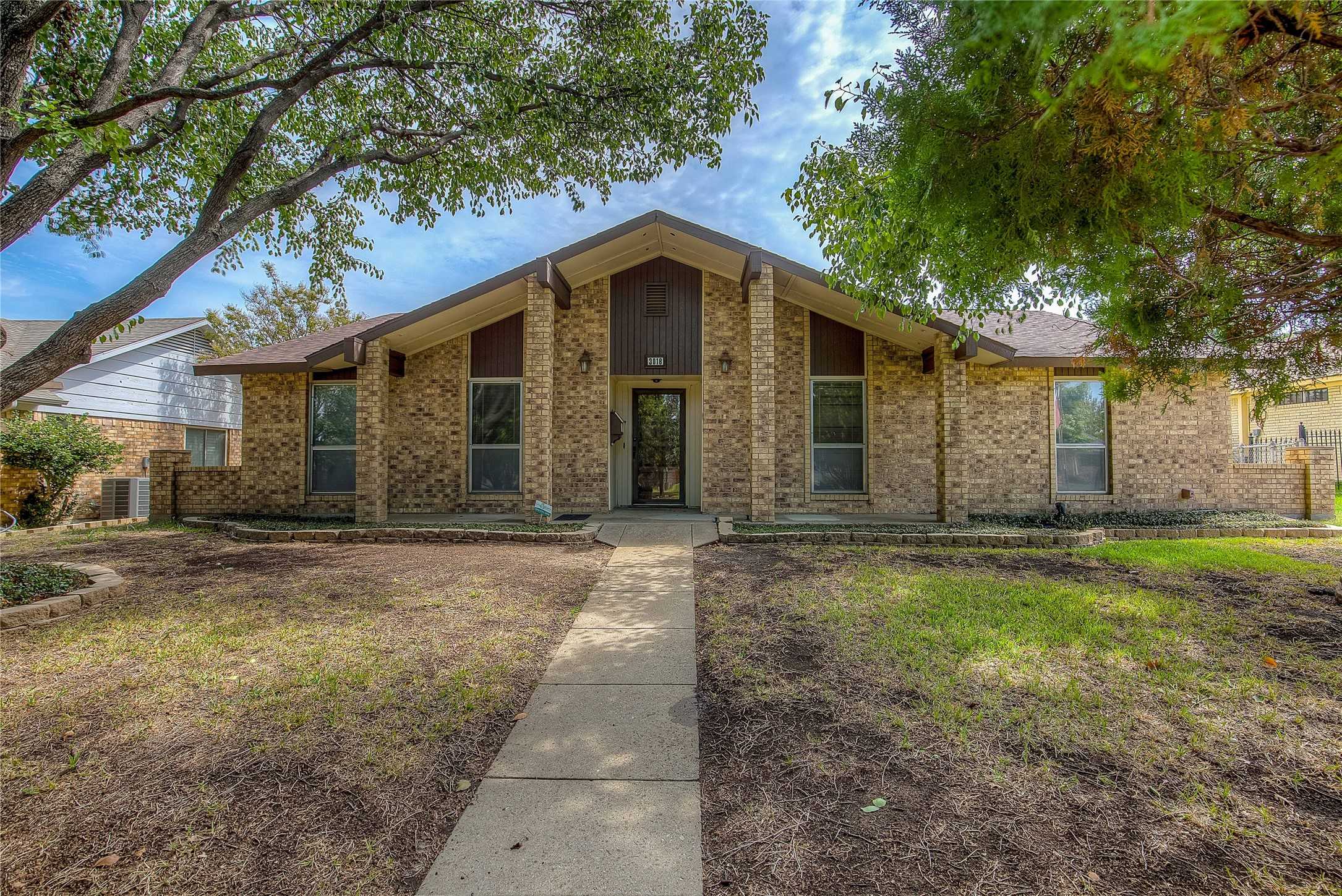 photo 3: 3018 Berkshire Drive, Mesquite TX 75150