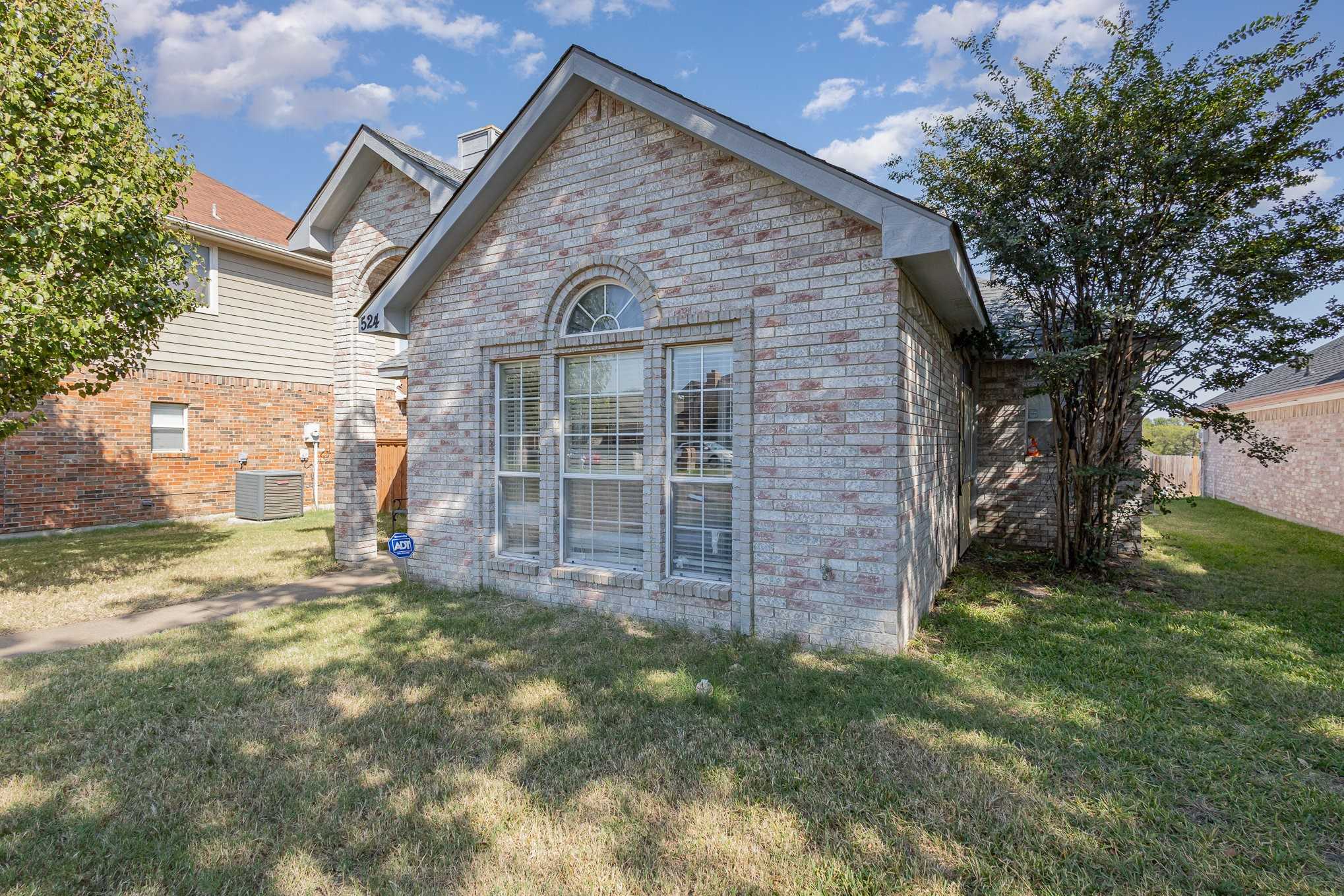 photo 2: 524 Picketts Drive, Mesquite TX 75149