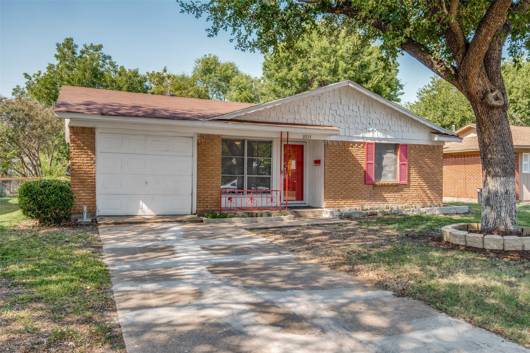 photo 1: 3717 Lisa Lane, Mesquite TX 75150