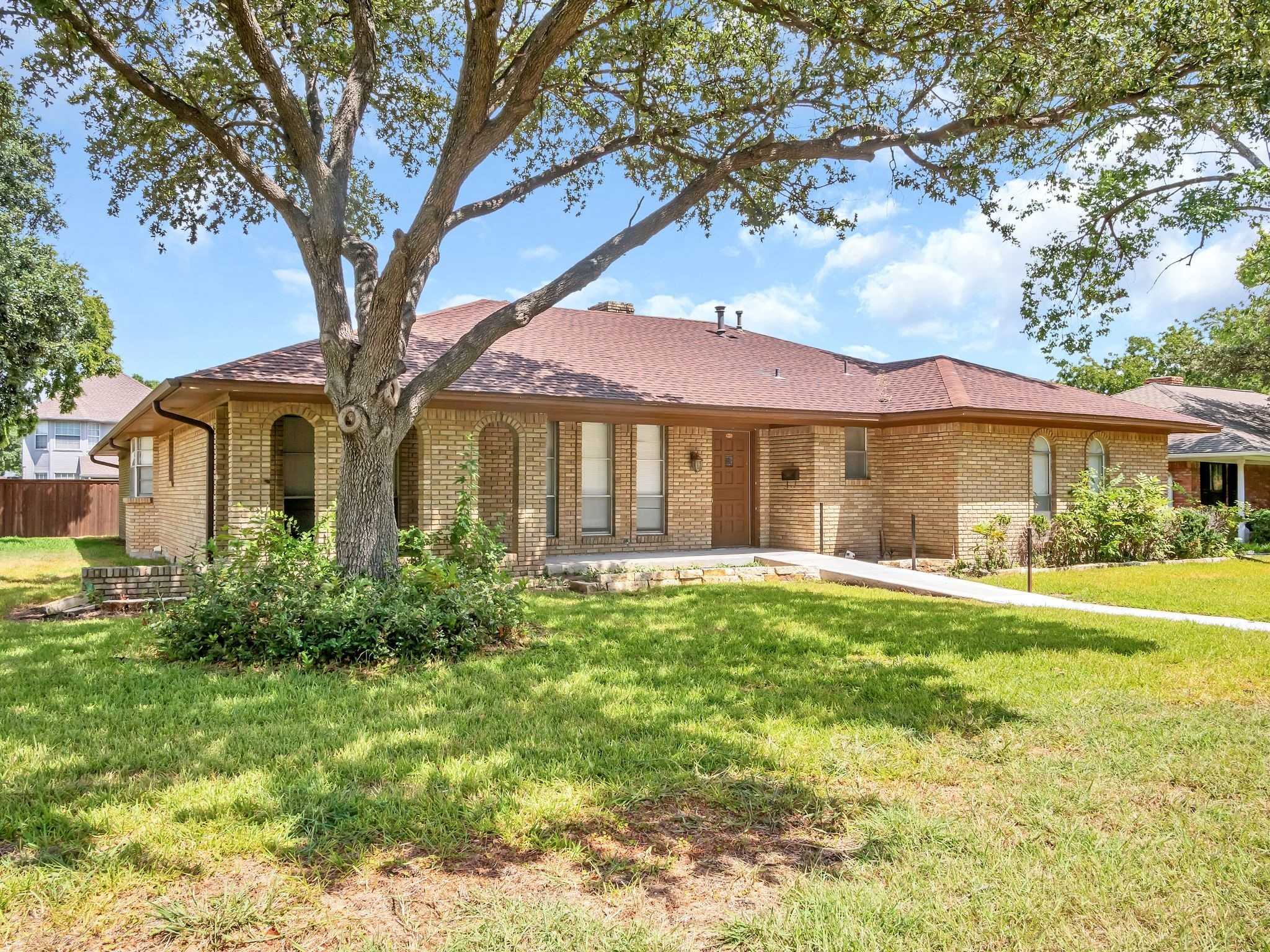 photo 3: 905 Bromwich Street, Garland TX 75040