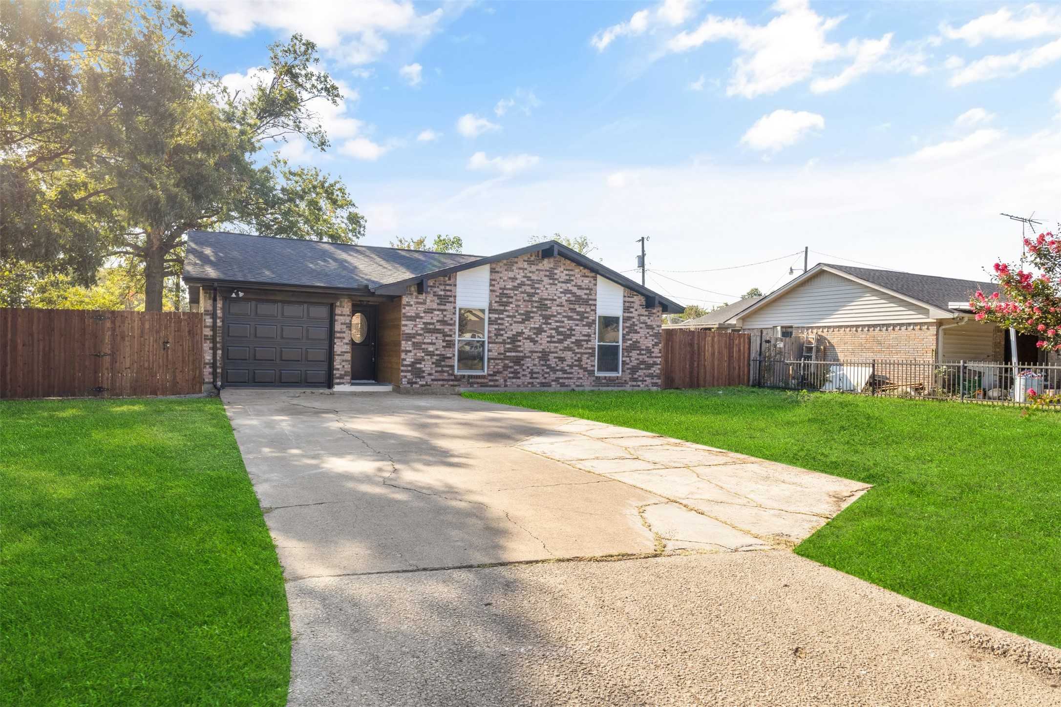 photo 3: 1102 Lorraine Lane, Mesquite TX 75149