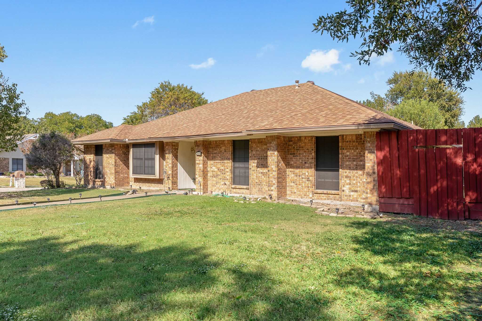 photo 2: 3233 Hastings Street, Mesquite TX 75149