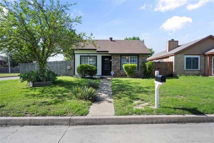photo 1: 9901 Pack Saddle Trail, Fort Worth TX 76108