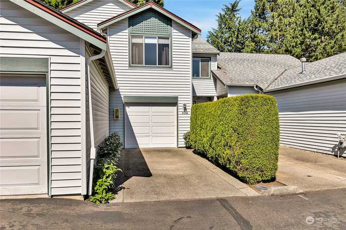 photo 1: 23501 112th Avenue SE Unit E-102, Kent WA 98031