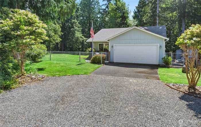 photo 1: 31 E Squaxin Place, Shelton WA 98584