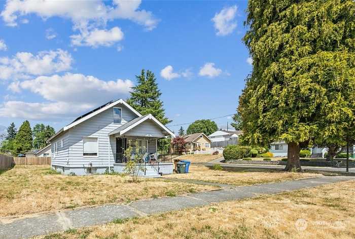 photo 1: 1401 S 47th Street, Tacoma WA 98408