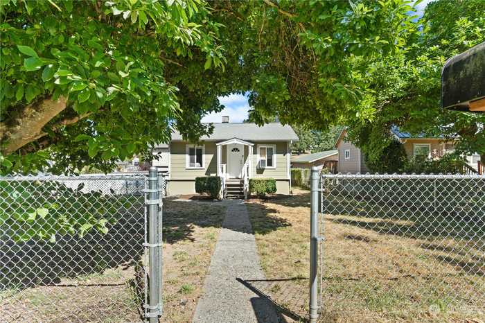 photo 2: 1344 Whitney Avenue, Bremerton WA 98312