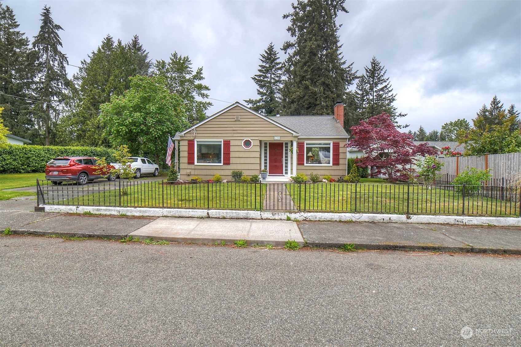 photo 1: 135 Dora Avenue, Bremerton WA 98312